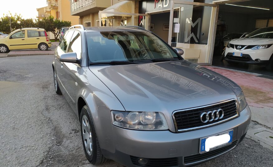 AUDI A4 1.9Cc 130CV GANCIO DI TRAINO 2004