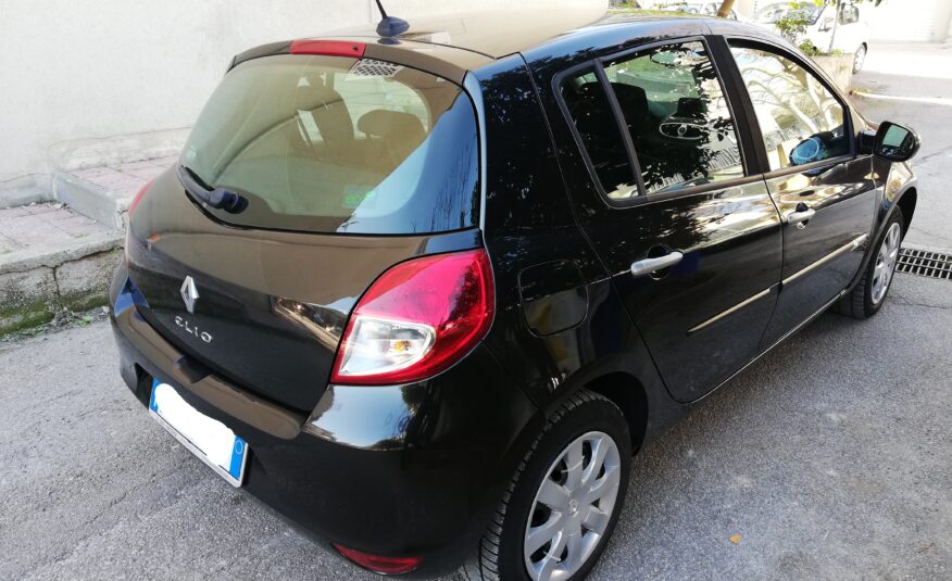 RENAULT CLIO 1.2Cc 75CV NEOPATENTATI