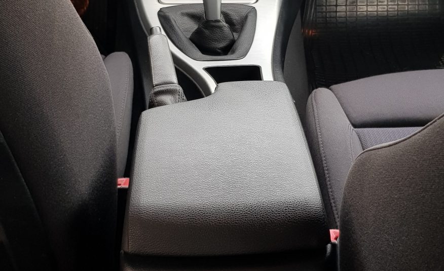 BMW 318d 2.0 143cv 2010
