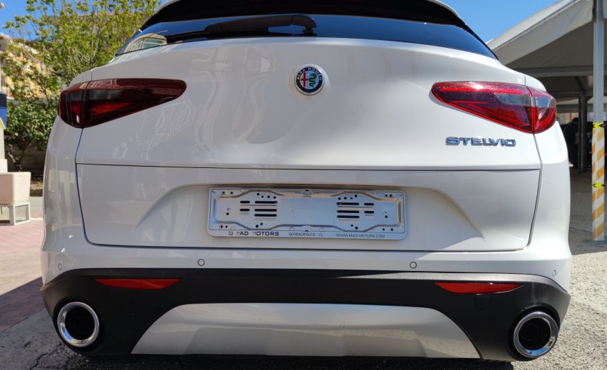 Alfa Romeo Stelvio modello SPORT, UFFICIALE, ANNO 2018