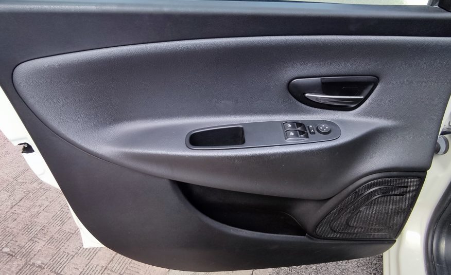 Lancia Ypsilon 1.2 69 CV 5 porte Silver NEOPATENTATI 2013