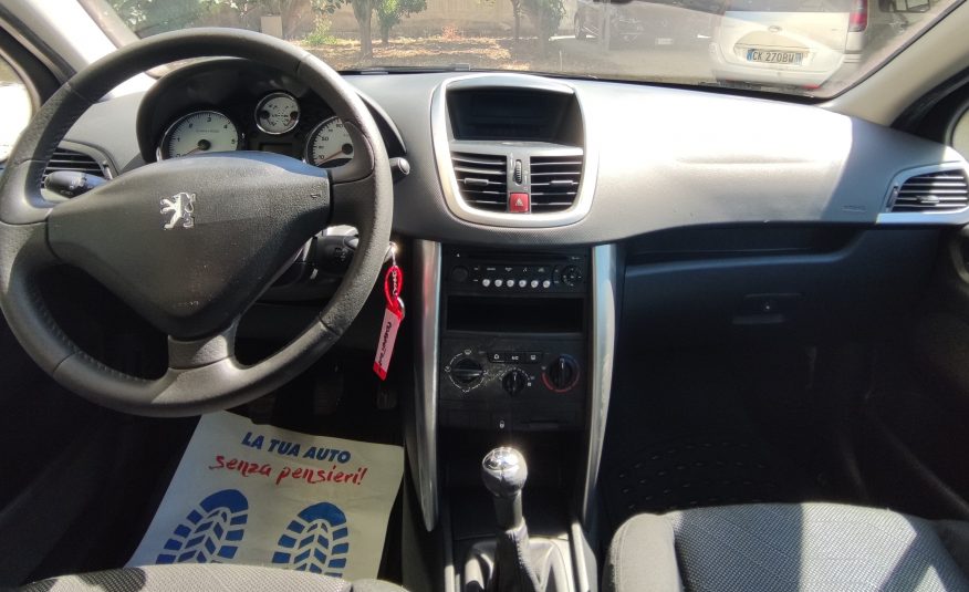 Peugeot 207 1.6 90cv ANNO 2007 NEOPATENTATI