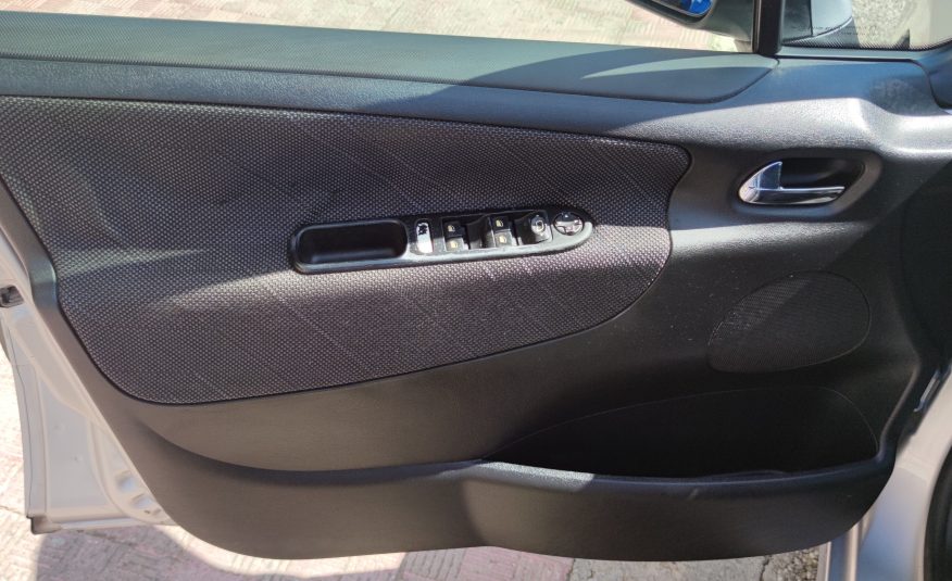 Peugeot 207 1.6 90cv ANNO 2007 NEOPATENTATI