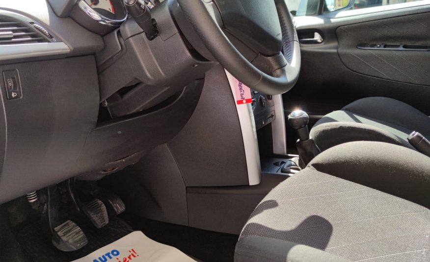 Peugeot 207 1.6 90cv ANNO 2007 NEOPATENTATI