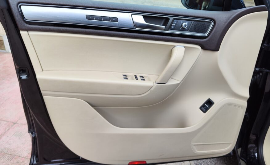 Volkswagen Touareg 3.0 TDI 262 CV R-LINE 2015 TETTO
