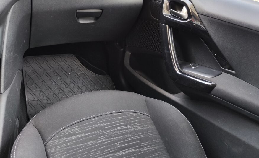Peugeot 208 1.2 82 CV NEO 2013