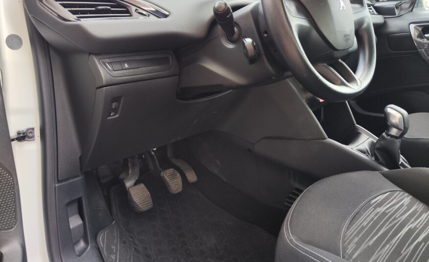 Peugeot 208 1.2 82 CV NEO 2013