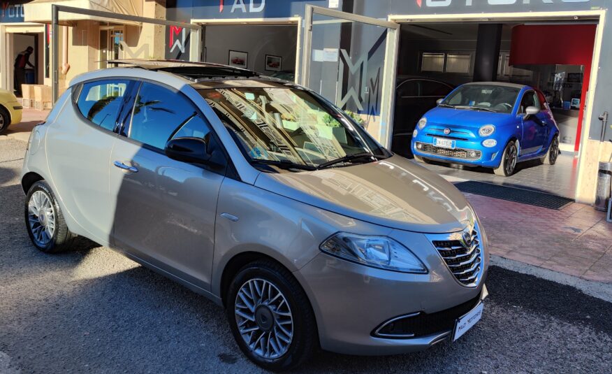 Lancia Ypsilon 1.2 69 CV 2011 TETTO NEO 5p