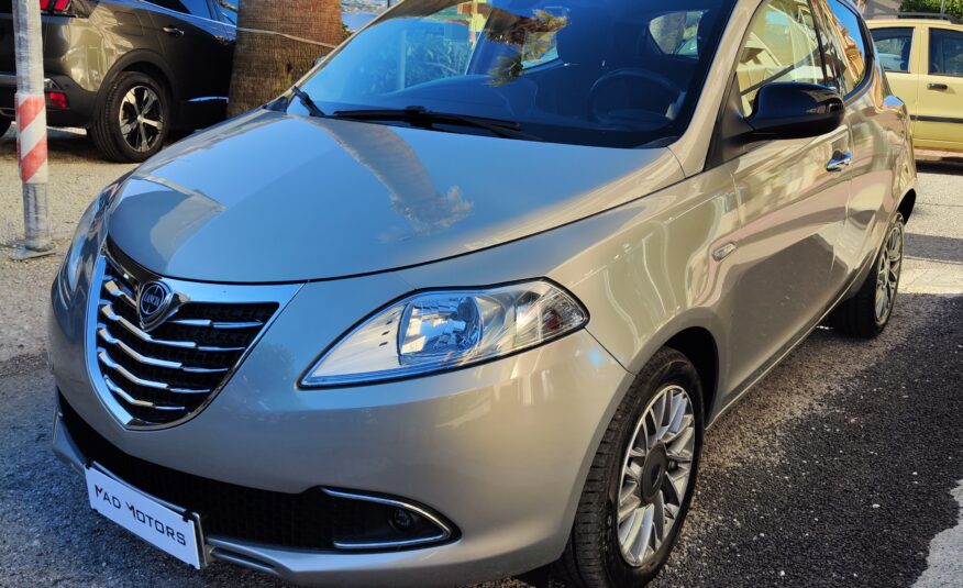 Lancia Ypsilon 1.2 69 CV 2011 TETTO NEO 5p