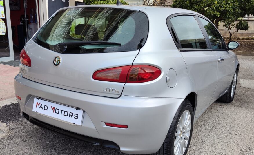 Alfa Romeo 147 1.9 JTD 120cv 5 porte Dist. 2008