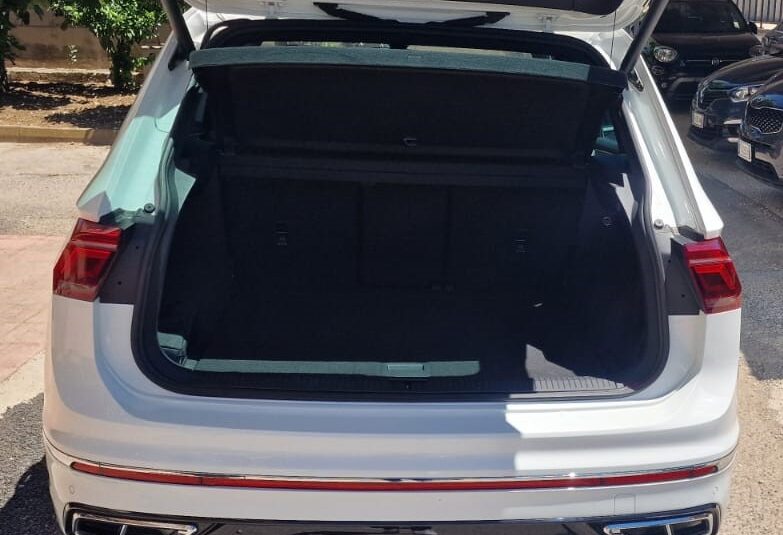 Vw Tiguan 2.0 TDI 150 CV SCR DSG R-Line 2021 solo km 60.000 TETTO