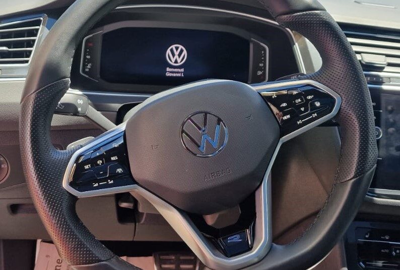 Vw Tiguan 2.0 TDI 150 CV SCR DSG R-Line 2021 solo km 60.000 TETTO