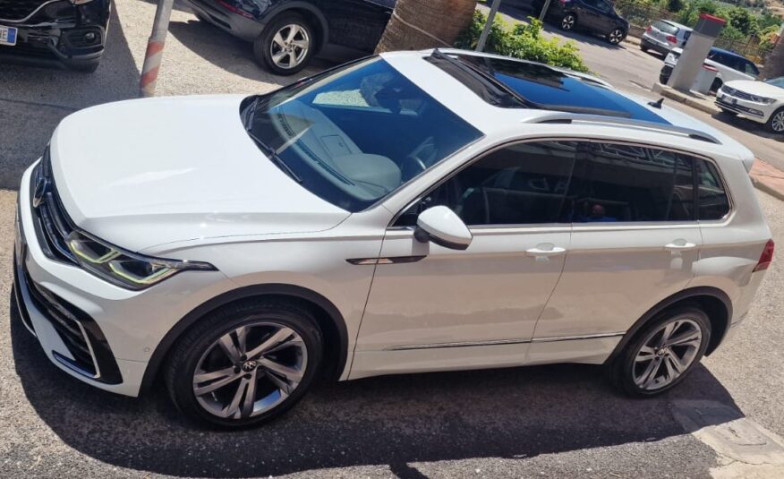 Vw Tiguan 2.0 TDI 150 CV SCR DSG R-Line 2021 solo km 60.000 TETTO