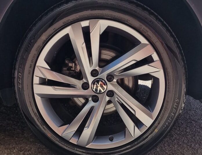 Vw Tiguan 2.0 TDI 150 CV SCR DSG R-Line 2021 solo km 60.000 TETTO