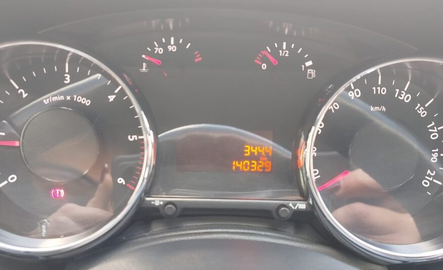 Peugeot 3008 1.6 HDi 115CV Business NEO 2014