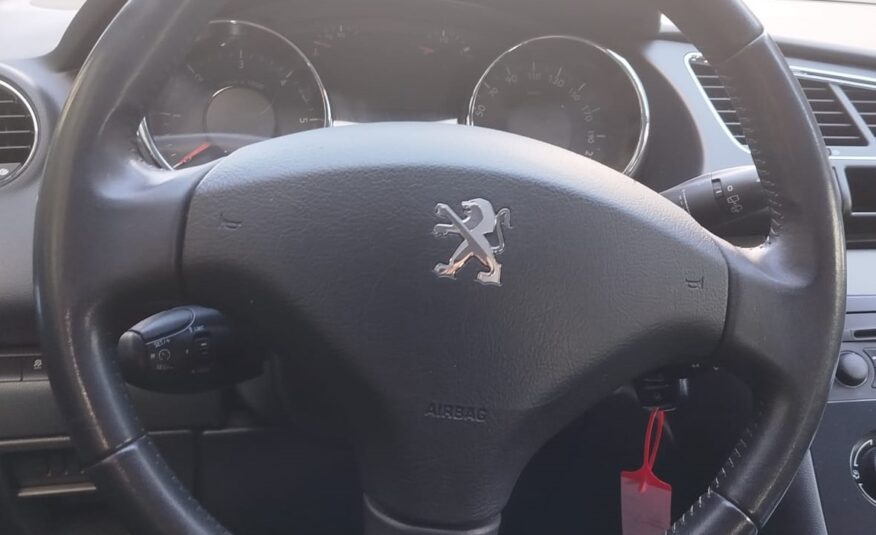 Peugeot 3008 1.6 HDi 115CV Business NEO 2014