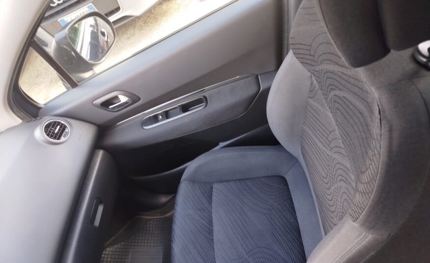 Peugeot 3008 1.6 HDi 115CV Business NEO 2014