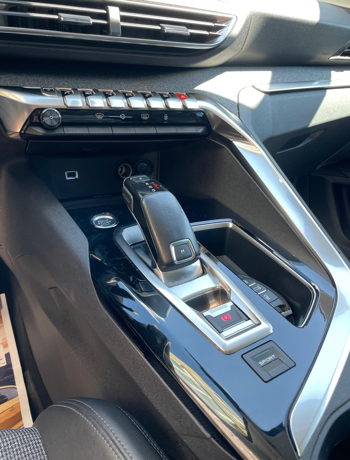 Peugeot 3008 BlueHDi 130 EAT8 ALLURE